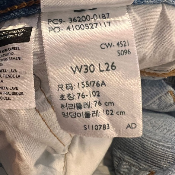 Levis 501 distressed light wash denim - Picture 14 of 14